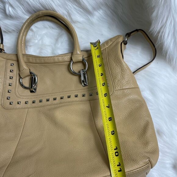 B Makowsky leather cream satchel/Shoulder bag silver tone studs accent - Picture 14 of 14